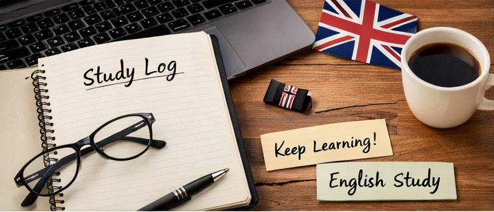 英語学習ログ用の机上風景、ノートとペンとコーヒー